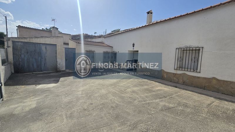 Foto 5fbf2465-dd05-44ed-9f28-66e9ec0e90f4. Casa amb aparcament a Castilléjar