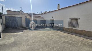 House  Calle los olivos. Casa cueva de 5 habitaciones y garaje para dos coches placeta de
