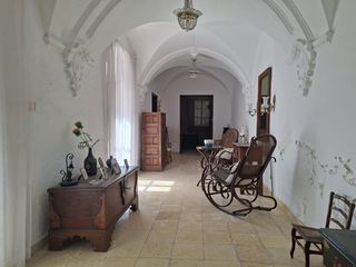 Casa  Del colegio. Casa  en el  centro del carpio