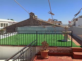 Casa a San Sebastián de los Ballesteros. Amplia vivienda de 248 metros con espectacular azote de 62 metro