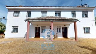 House in Montoro. Espectacular finca rústica hipotecable de 3 hectáreas en montoro