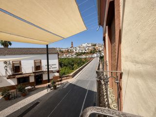 Édifice  Cedron. Edificio con negocio en funcionamiento en montoro!!!