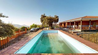 Mas à Carretera granada badajoz 8,9. Finca de 70 has a 10 minutos de córdoba!!!