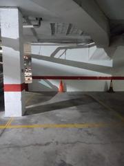Parking coche en Santa Rosa - Valdeolleros. Amplia plaza de parking en santa rosa