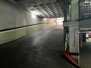 Aparcament cotxe  Avenida de la libertad. Garaje con trastero en el vial