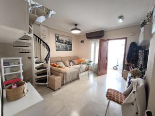 Appartement à Calle rave 15. Piso seminuevo con buhardilla en pleno casco histórico