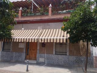 Casa  Calle farsalia. Estupenda casa junto a plaza de cruz de juarez .