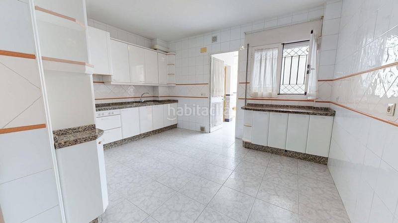 Foto 726a9083-f818-4877-93b9-19cdcae88c74. Casa adosada , situada en los olivos borrachos. de 5 dormitorios, 2 baños, aseo y amplias terrazas. en Córdoba
