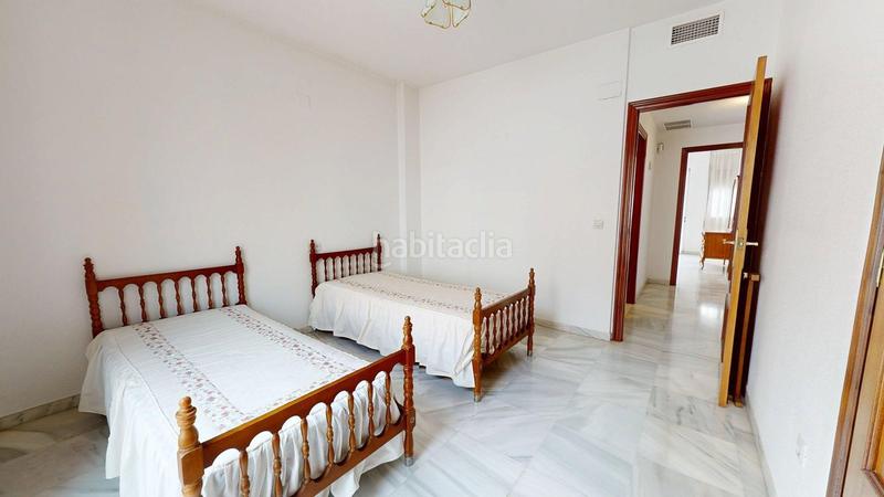 Foto b3d367c0-9618-4d15-82d9-feedd0903350. Casa adosada , situada en los olivos borrachos. de 5 dormitorios, 2 baños, aseo y amplias terrazas. en Córdoba