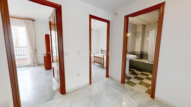 Foto b4548e68-6827-40a2-bdf6-ae77bb239e8f. Casa adosada , situada en los olivos borrachos. de 5 dormitorios, 2 baños, aseo y amplias terrazas. en Córdoba