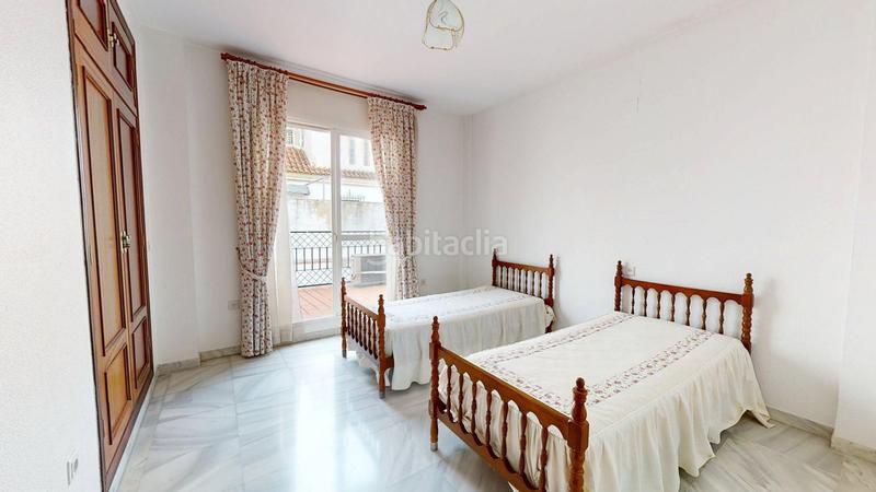 Foto b4a3639f-bf19-4a75-b199-5b3d277ce51d. Casa adosada , situada en los olivos borrachos. de 5 dormitorios, 2 baños, aseo y amplias terrazas. en Córdoba