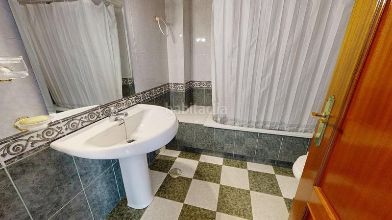Foto be8b0102-923c-439e-a738-a133e7b7511e. Casa adosada , situada en los olivos borrachos. de 5 dormitorios, 2 baños, aseo y amplias terrazas. en Córdoba