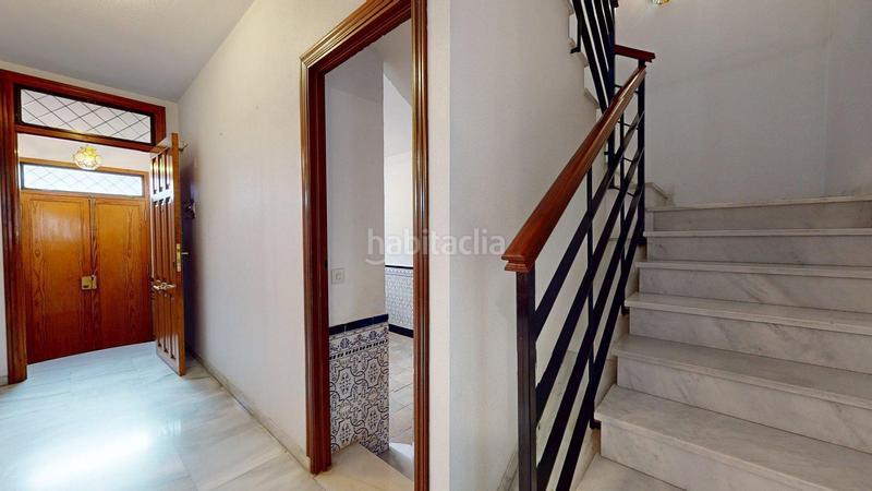Foto f3071c7a-2680-4ad2-86b0-c548b5e810e4. Casa adosada , situada en los olivos borrachos. de 5 dormitorios, 2 baños, aseo y amplias terrazas. en Córdoba