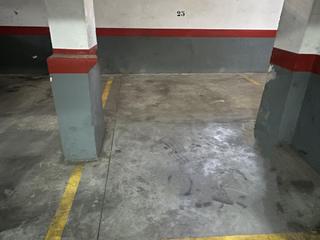 Aparcament cotxe a Calle don lope de sosa 37. Parking en calle don lope de sosa , al lado de gran via parque.