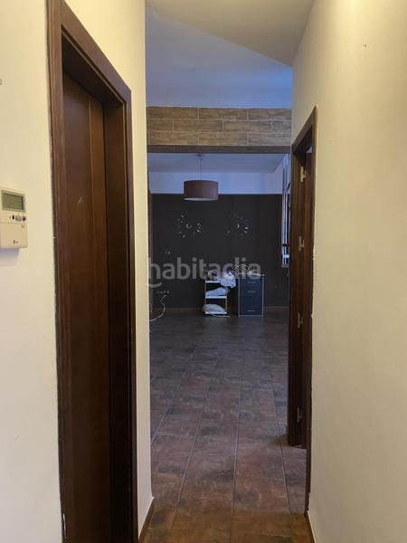 Foto c2e9e3c2-90fa-41f2-a9cd-8bf61e86b1fe. Piso original vivienda en plaza de la iglesia junto a la calahorra en Córdoba