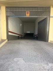 Aparcament cotxe a Pasaje pasaje platero leiva 12. Amplia plaza de garaje en zona arcángel