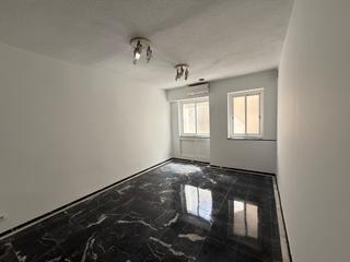 Alquiler Oficina  Calle josé cruz conde. Una oficina  amplia en plena calle cruz conde