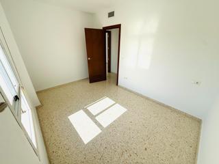 Appartement  Isla alegranza. Vivienda vpo en zona noreña  2 dormitorios y 1 baño, cochera tra