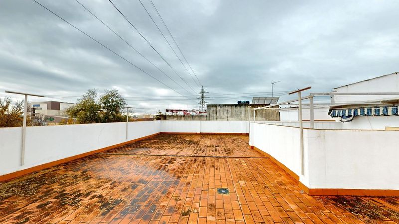Foto afde5801-33b1-40c4-a41e-e096c4f5e878. Edifici a Poniente-Norte - Miralbaida - Parque Azahara Córdoba