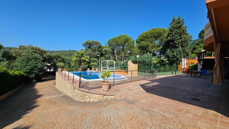Foto b79bd211-0dac-43d1-ab26-052ffd2b9d82. Xalet amb calefacció aparcament piscina a Santa Maria de Trassierra Córdoba
