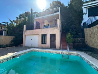 Casa  Calle los alcornocales 8 (urb. llanos de arjona). Chalet en trassierra, córdoba.