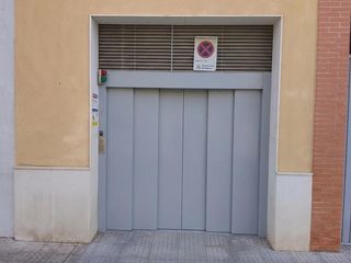 Aparcament cotxe a Ciudad Jardín - Zoco. Olvídate de dar vueltas buscando aparcamiento!