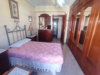 Pis  Calle calle sebastián de benalcázar. Piso amueblado de dos dormitorios antes tres en huerta de la rei