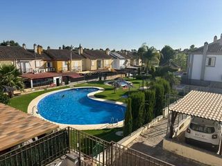 Casa adossada a Calle oum kalsoum 7. Espectacular adosado en carrerra del caballo, córdoba