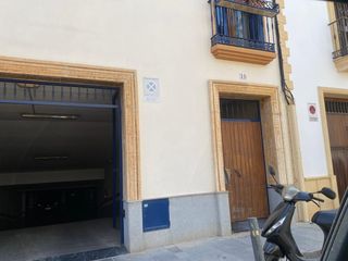 Lloguer Aparcament cotxe a Calle calle santo cristo 10. Cómodo garaje en alquiler en miraflores, córdoba  solo 70