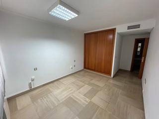 Location Bureau à Avenida del gran capitán 40. Oficina en alquiler edificio de lujo.