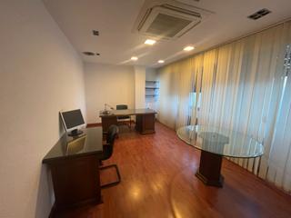 Lloguer Oficina  Avenida del gran capitán. Oficina reforamada recibidor, sala de juntas y 3 despachos