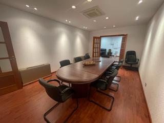 Location Bureau  Avenida del gran capitán. Oficina reforamada recibidor, sala de juntas y 3 despachos