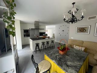 Appartement  Calle claudio marcelo. Piso 190m2 4 dormitorios y 2 baños, terraza.