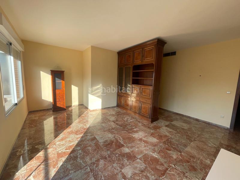 Foto 933d7cfc-da81-4cb9-8a60-ea469de272d9. Alquiler piso  en alquiler 3 dormitorios, salón con vistas a la sierra. en Córdoba
