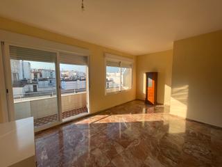 Location Appartement  Avenida ronda de los tejares. Piso en alquiler 3 dormitorios, salón con vistas a la sierra.