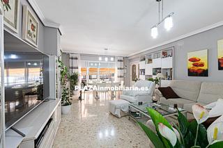 Casa en El Valle. Casa de lujo de 6 hab. zona avda. del parque por 250.000 euros.