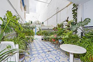 Casa en Centro. Esta casa se encuentra en lucena, córdoba, en la zona de la c/.