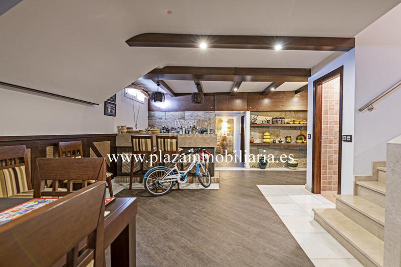 Foto 3ef78341-4ffa-4db1-86e1-69914100bb63. Casa  de lujo de 5 hab. zona recinto ferial por 354.000 euros. en Lucena