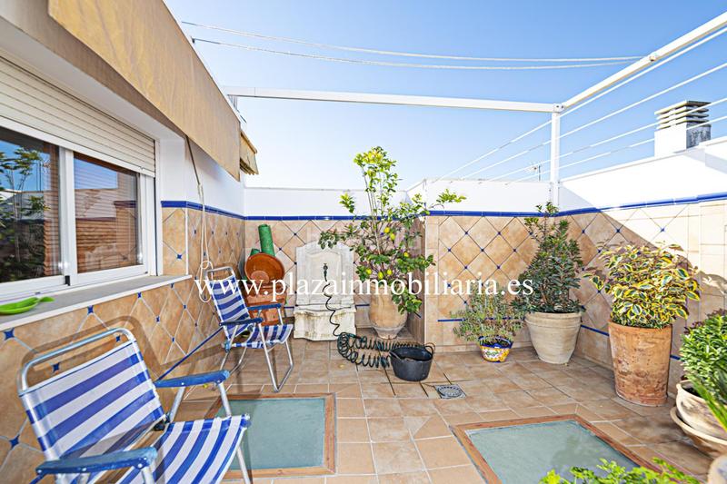 Foto 4aa4ef01-c2e5-4fd9-9ca2-a4b50a75c657. Casa  de lujo de 5 hab. zona recinto ferial por 354.000 euros. en Lucena