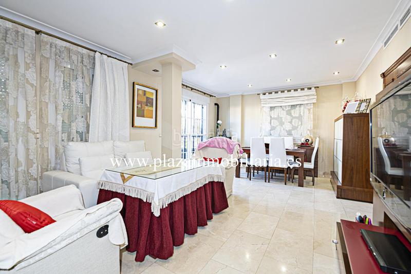 Foto 60d47731-4b0f-41d2-9529-6a508f2204e9. Casa  de lujo de 5 hab. zona recinto ferial por 354.000 euros. en Lucena