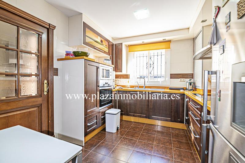 Foto 9ac80e78-fda7-44dc-b4f8-6b0ea434f05f. Casa  de lujo de 5 hab. zona recinto ferial por 354.000 euros. en Lucena