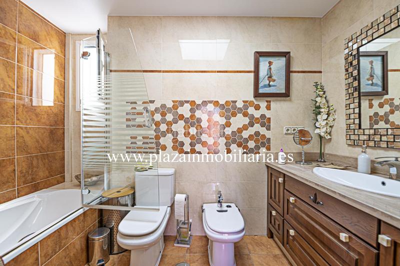 Foto b6c959ab-4a54-4f74-9989-da559a65513a. Casa  de lujo de 5 hab. zona recinto ferial por 354.000 euros. en Lucena