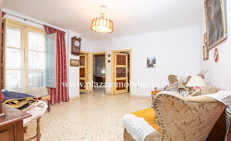 Foto 2342d73a-8211-49c4-8597-bb85308ad2e7. Casa amb aparcament a Centro Lucena