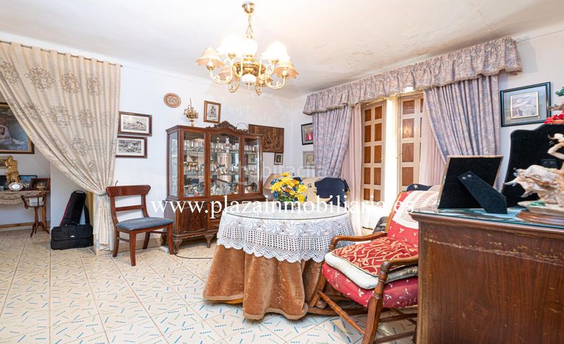 Foto 740f8fa0-4ad7-4de9-abd1-1d3dc9780d1e. Casa amb aparcament a Centro Lucena