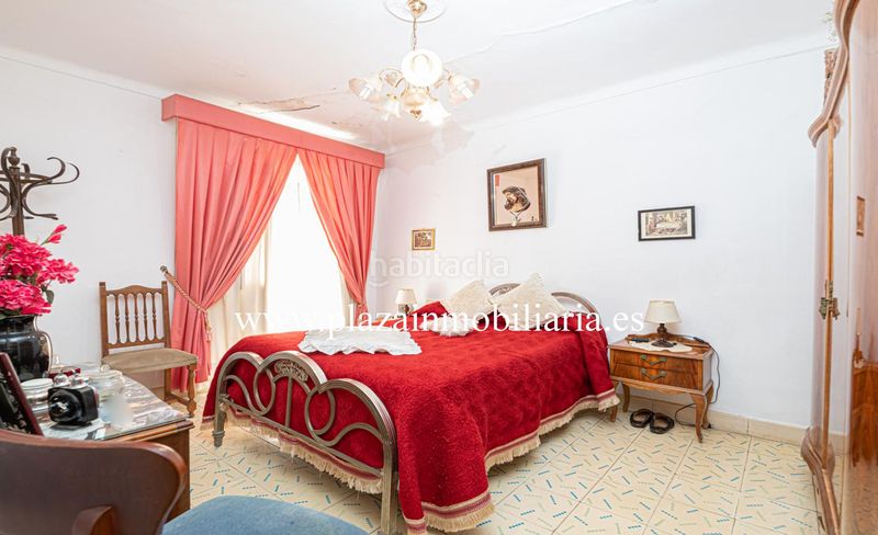 Foto a01876b6-ec57-4ebc-be10-6588a2c06bff. Casa amb aparcament a Centro Lucena