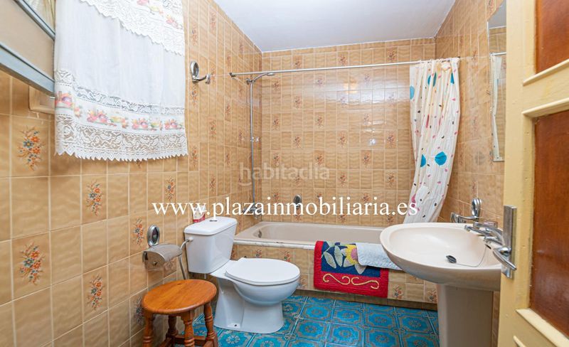 Foto a612fc1b-f5e5-4480-be49-1d301e63cdc3. Casa amb aparcament a Centro Lucena