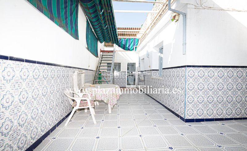 Foto ce8ba687-781c-4ae0-a839-9bc2bc9d62f6. Casa amb aparcament a Centro Lucena