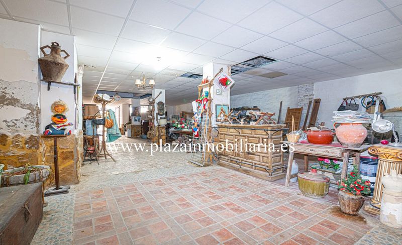 Foto fb4de72c-b687-4d39-95bb-bc962fe58ce4. Casa amb aparcament a Centro Lucena