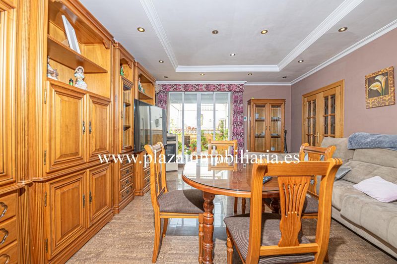 Foto 610f418d-8158-4a5c-8423-c24a240855d7. Casa amb aparcament a jardín Lucena Lucena