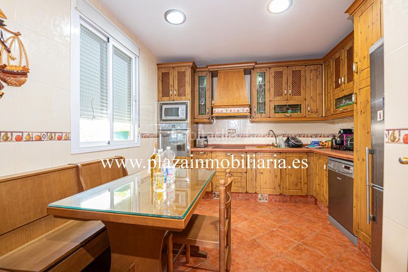 Foto 77085738-b8d7-4300-ab34-0b200f0f046e. Casa amb aparcament a jardín Lucena Lucena